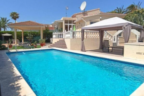 Detached villa with pool, short walk to the beach